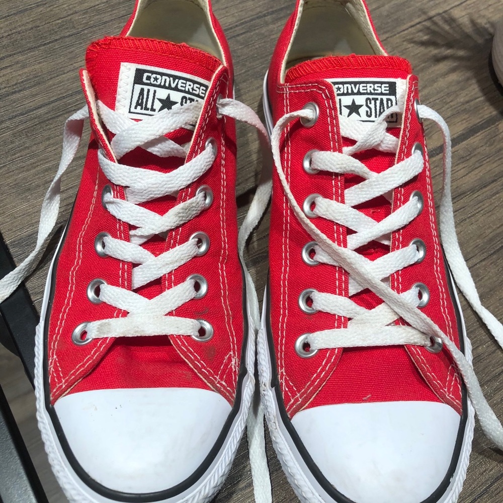 RED LOW TOP CONVERSE